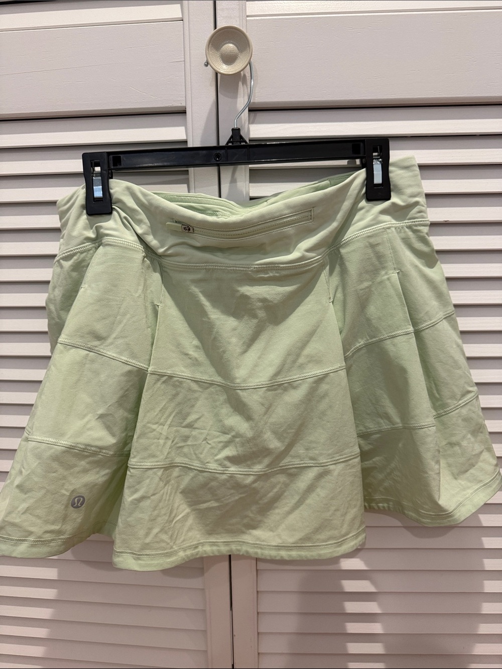 lululemon athletica Light Green pace rival skirt - size 10 - Picture 2 of 4